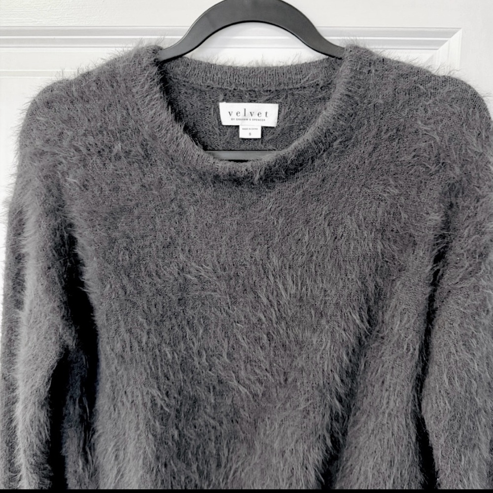 Velvet l Gray FEATHER YARN SWEATER l Like new!